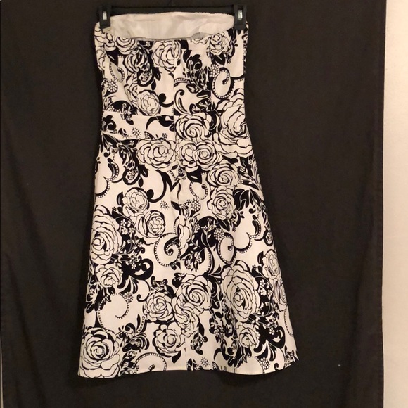 Black and White Floral Strapless Dress - Picture 3 of 4